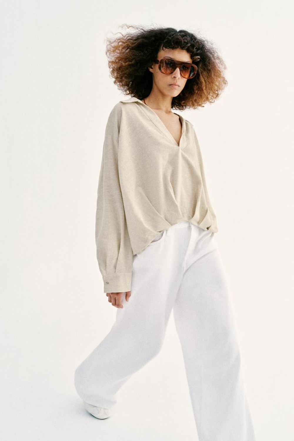 ZARA РУБАШКА ИЗ ЛЬНА С ОБЪЕМНЫМ НИЗОМ, СВЕТЛО-БЕЖЕВЫЙ