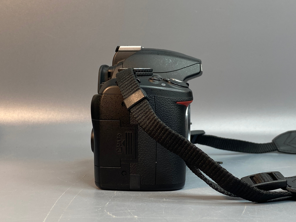 Nikon D3000 Kit 18-55mm 7.367 Кадров