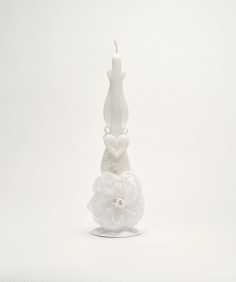 Свеча резная на металлическом подсвечнике