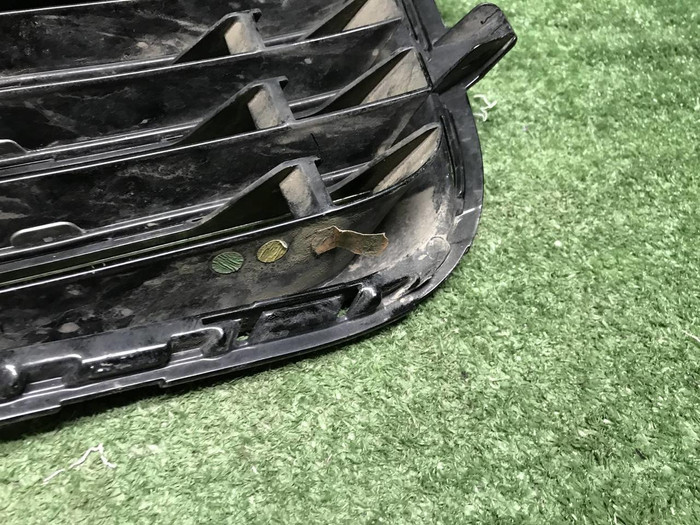 Решетка перед бампера VW Touareg 2 NF 14-18 R-Line