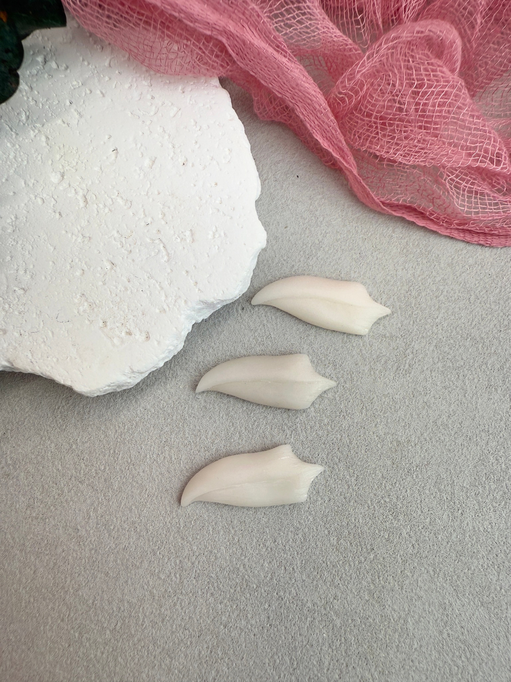 Клюв для броши ворона из полимерной глины (Белый)