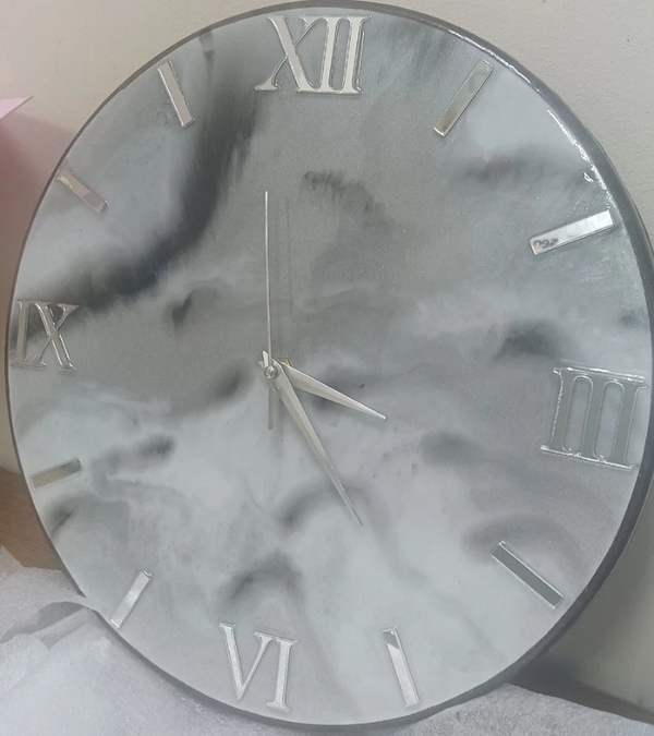 Эксклюзивные часы из эпоксидной смолы