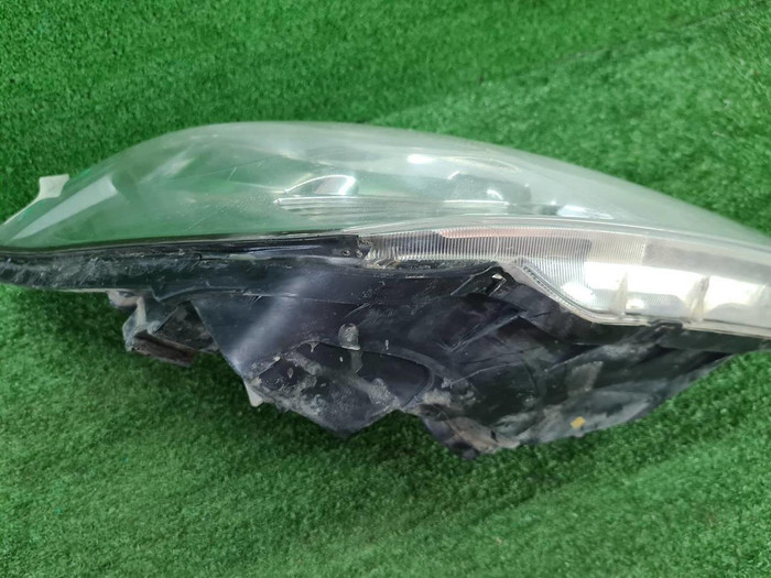 Фара правая Hyundai Grand Starex H1 07-18 галоген