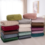 Велюровое покрывало в клетку и две наволочки OVL020