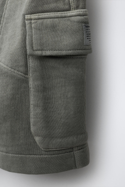 ZARA ФЛИСОВЫЕ ШОРТЫ КАРГО, ЛИНЯЛЫЙ ЗЕЛЕНЫЙ