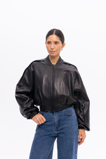 Черная кожаная куртка