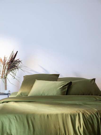 Простыня на резинке из премиального сатина оливкового цвета из коллекции essential, 200х200х30 см
