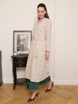 Платье с кружевным воротником