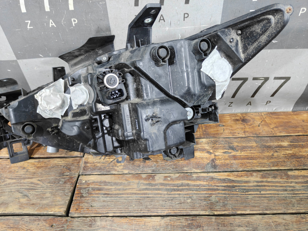 Фара правая LED Mazda CX-5 2 (KF) 17-нв Б/У Оригинал KB8M51031C