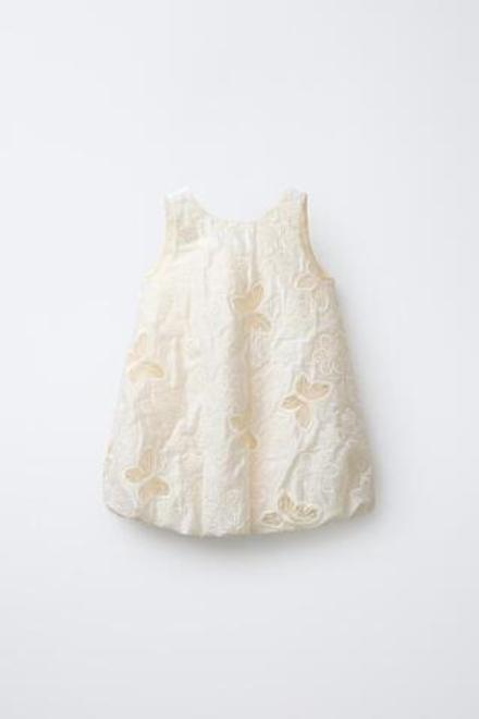 ZARA ПЛАТЬЕ С КОНТРАСТНЫМ УЗОРОМ, ЭКРЮ