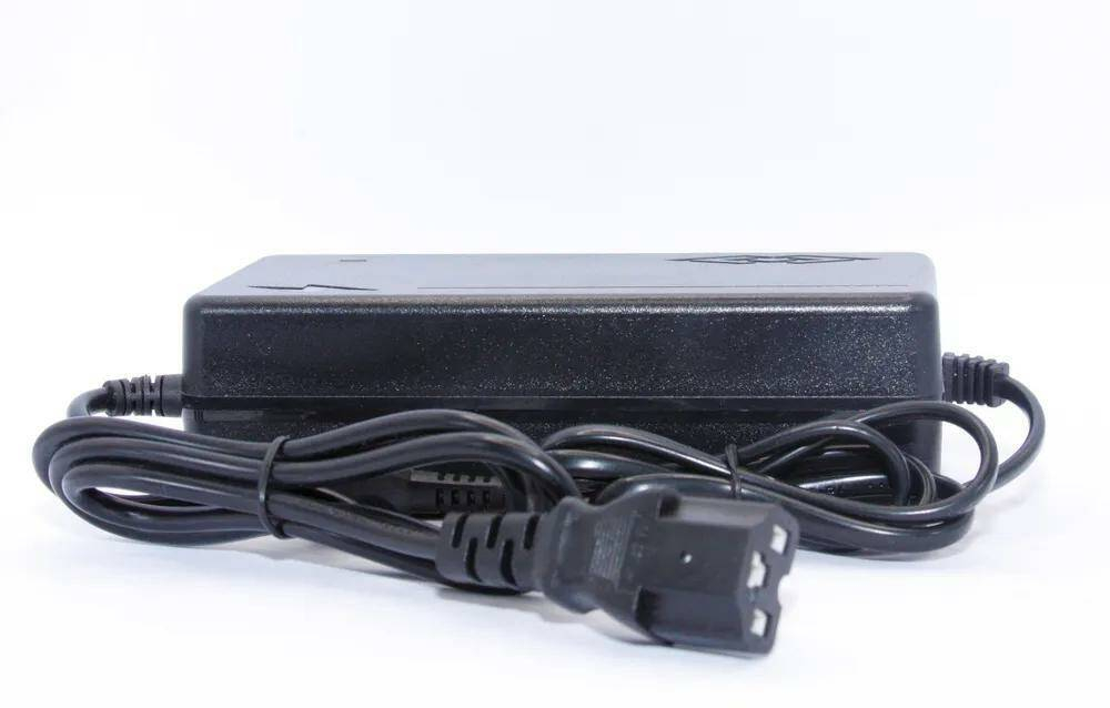 Зарядное устройство 60v (67.2) 5A с кулером для электросамоката, ситикоко (разъем C13)