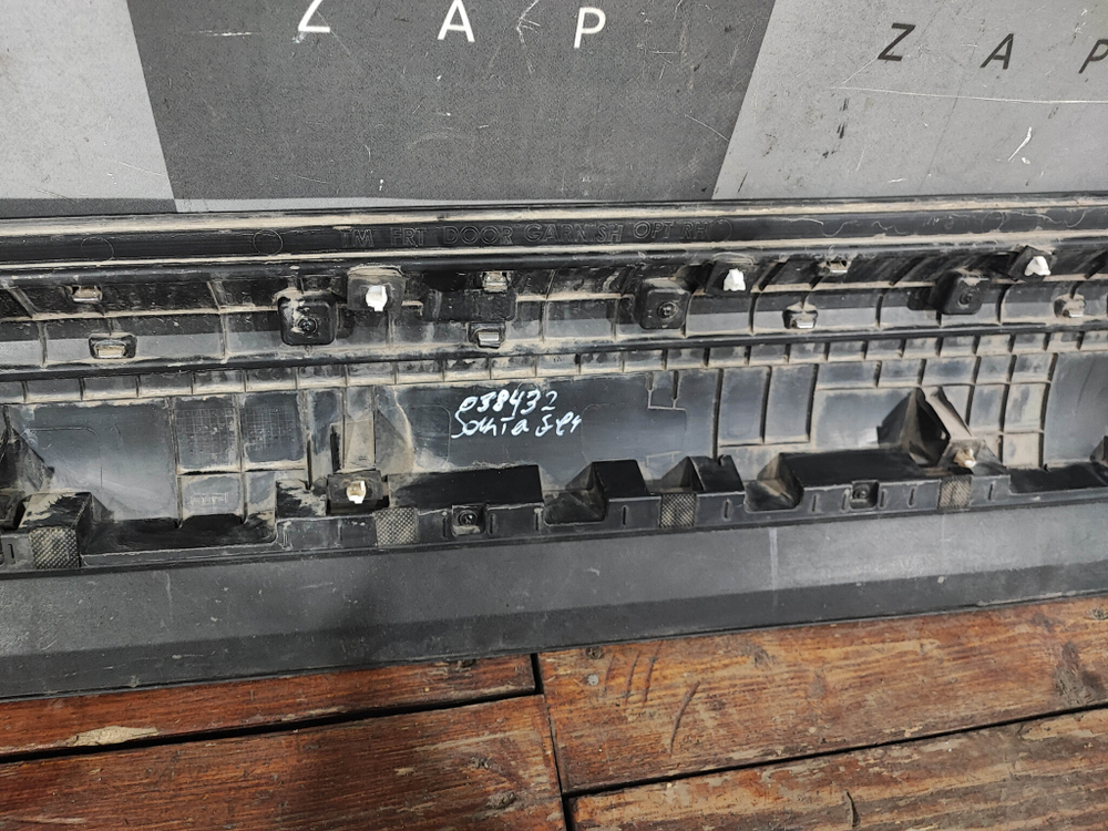 Накладка двери передней правой Hyundai Santa Fe 4 (TM) 18-нв Б/У Оригинал 87722S1000