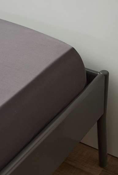 Простыня из премиального сатина темно-серого цвета из коллекции essential, 240х270 см