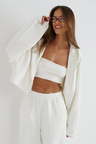 Широкие джоггеры без начеса с утяжкой кремового цвета