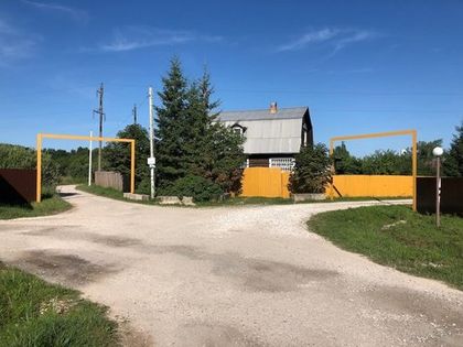 На перекрестке Сосновой и Радужной улиц установлены декоративные арки