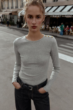 ZARA ФУТБОЛКА В РУБЧИК С ПУГОВИЦАМИ, СЕРЫЙ МЕЛАНЖ