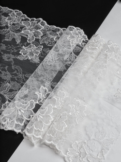 Вышивка на сетке экрю неэластичная ширина 24 см ОТРЕЗЫ