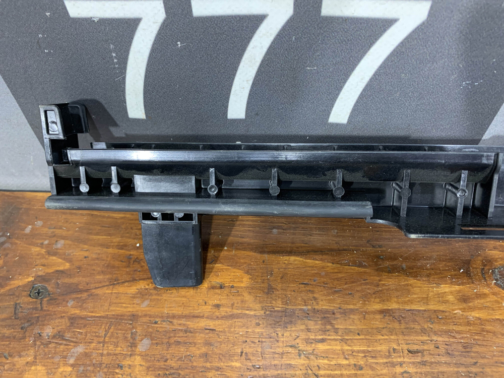 Кронштейн радиатора Mercedes C (W204) Б/У Оригинал A2045010320