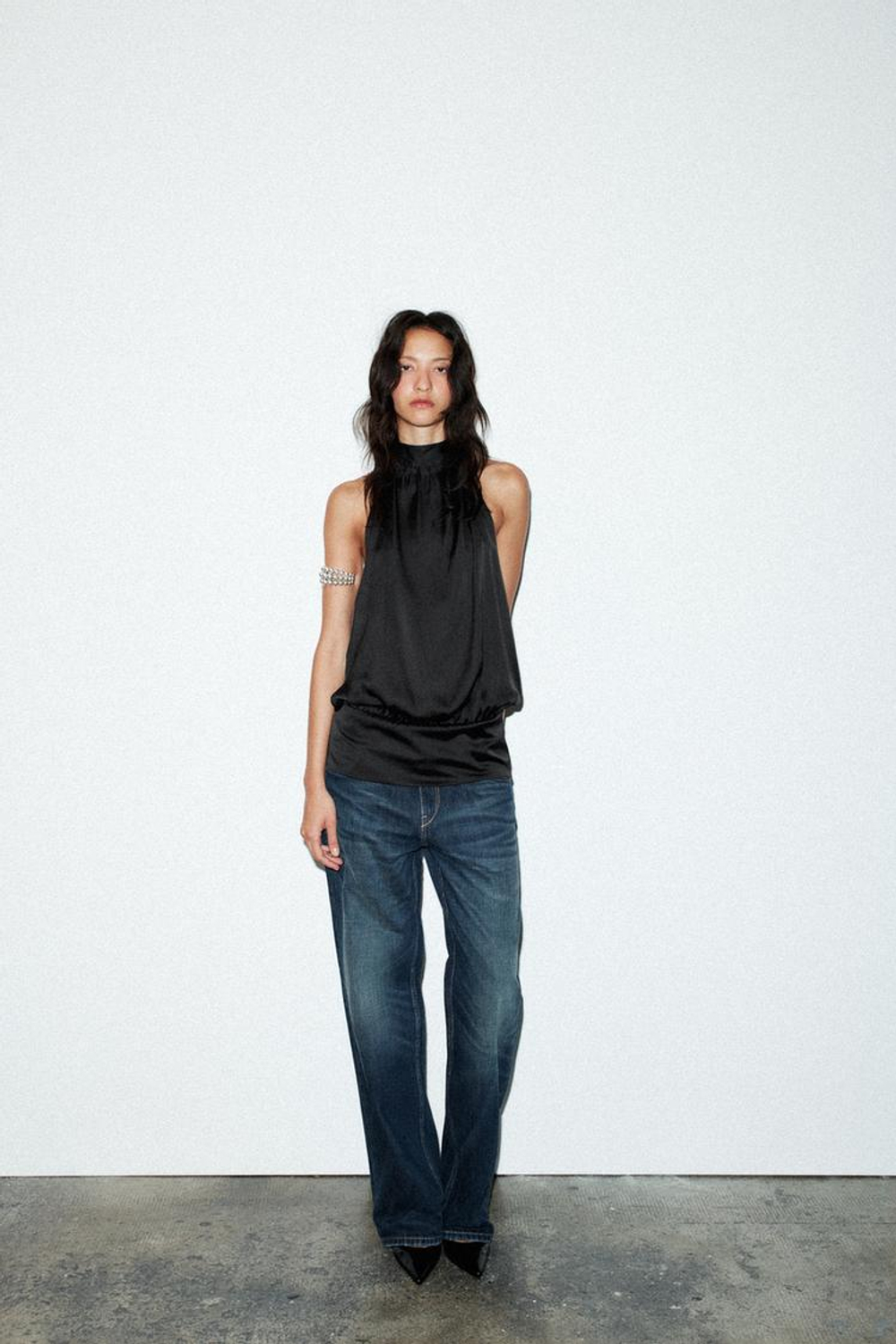 ZARA АТЛАСНЫЙ ТОП С ГОРЛОВИНОЙ ХАЛТЕР, ЧЕРНЫЙ