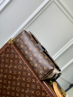 Louis Vuitton S-Cape Messenger Bag