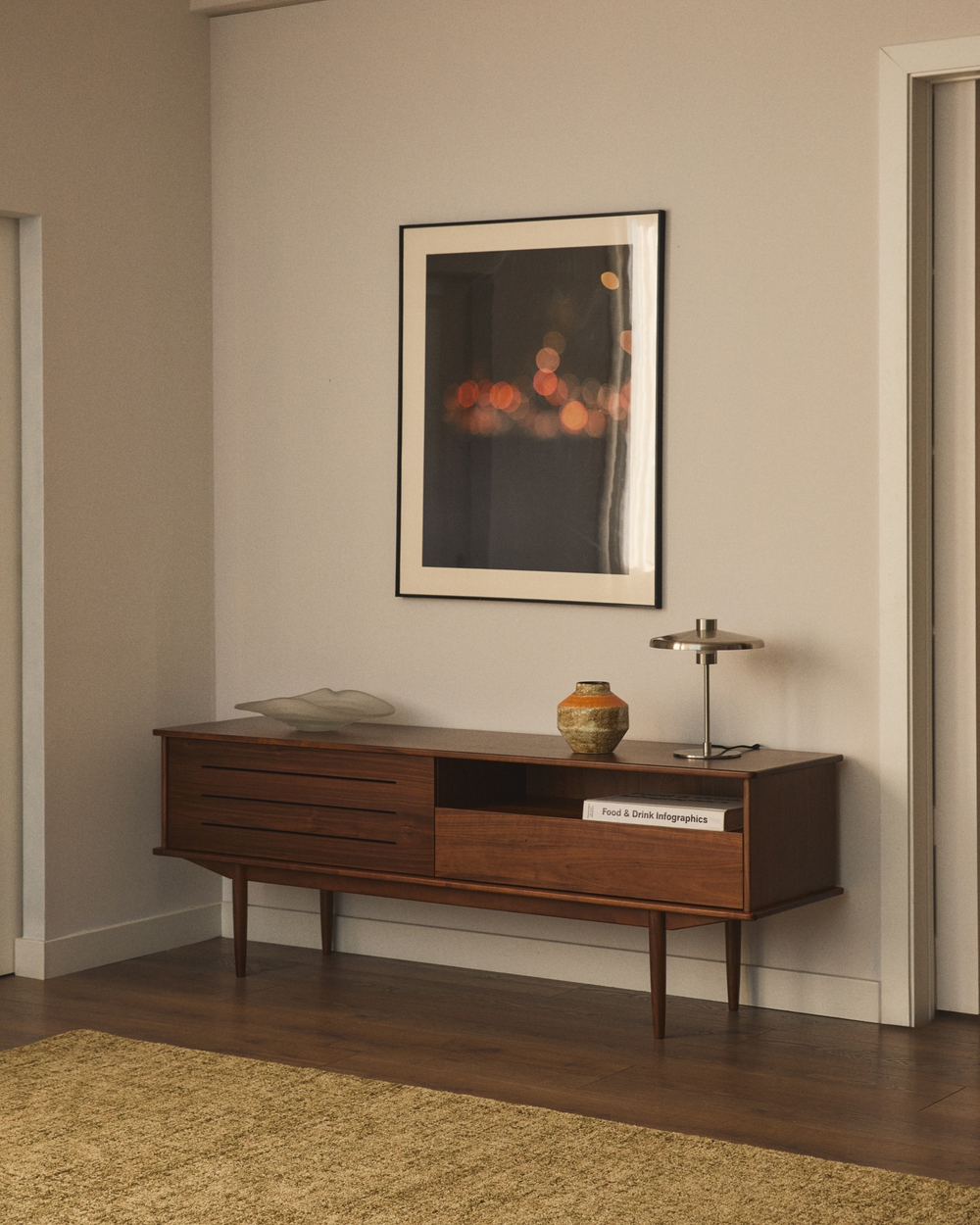 Тумба под ТВ Carolin из шпона ореха 180 x 83.8 cm