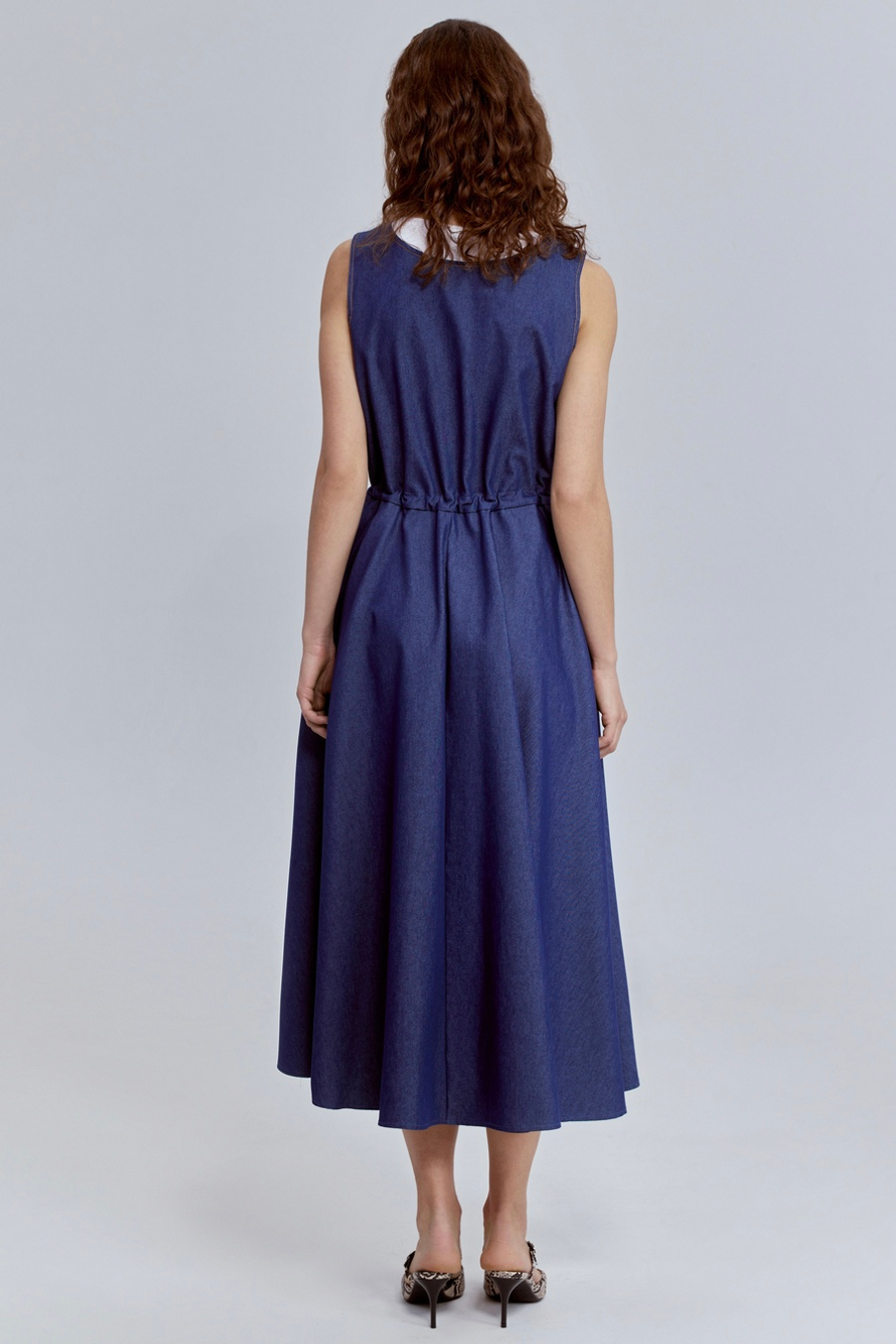 Платье без рукавов из денима