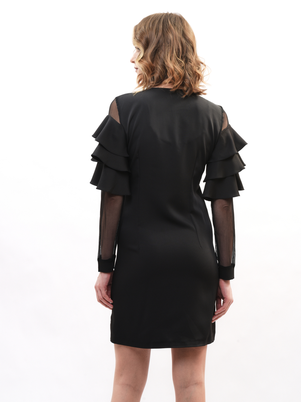 Платье с воланами на рукавах