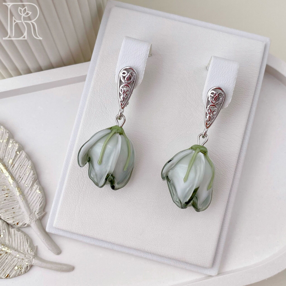 LEFIREL' Серьги серебряные женские "Динала" с цветами из муранского стекла / ювелирные украшения из родированного серебра 925