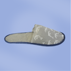 Тапки спанбонд, закрытый мыс (100 пар) одноразовые, дельфины, тематические УЗО, серые, темно-синяя окантовка