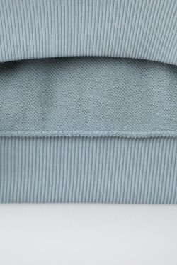 ZARA КОМПЛЕКТ ИЗ ТОЛСТОВКИ И ШОРТОВ С НАДПИСЬЮ, ГОЛУБОЙ