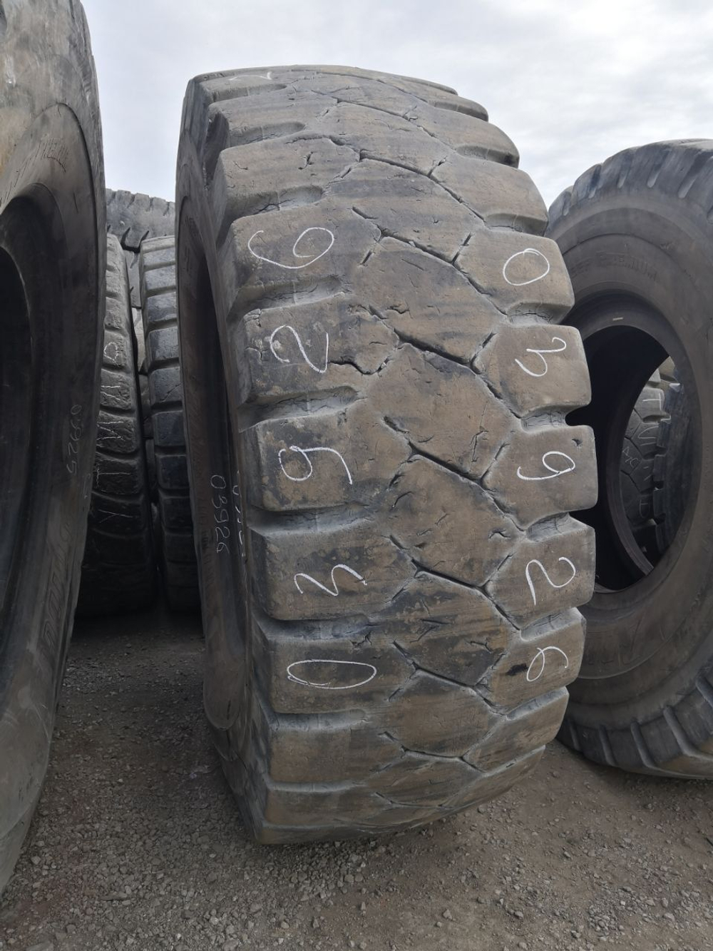 33.00R51 Bridgestone VRDP шина б/у