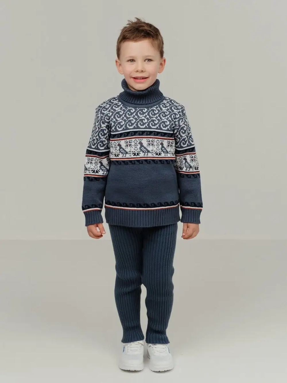 Свитер вязаный с горлом