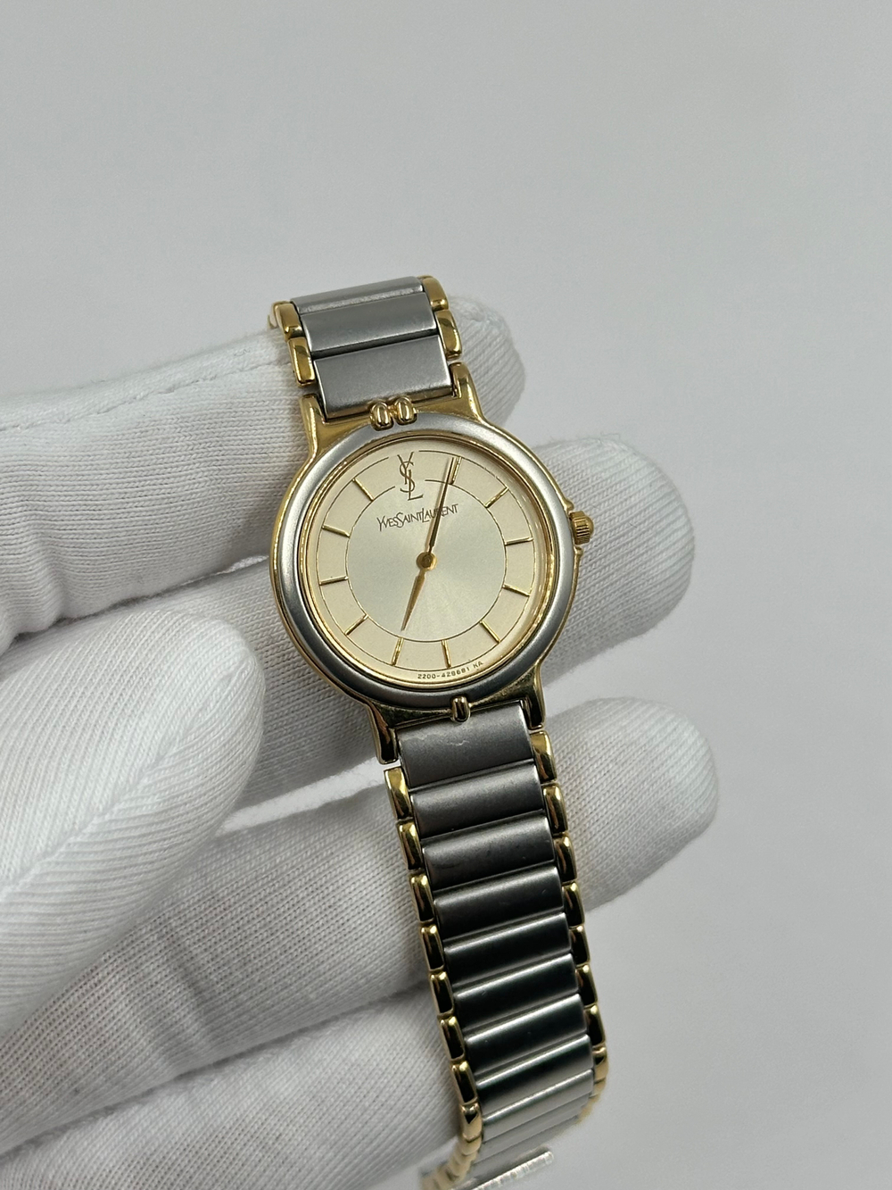 Часы Yves Saint Laurent