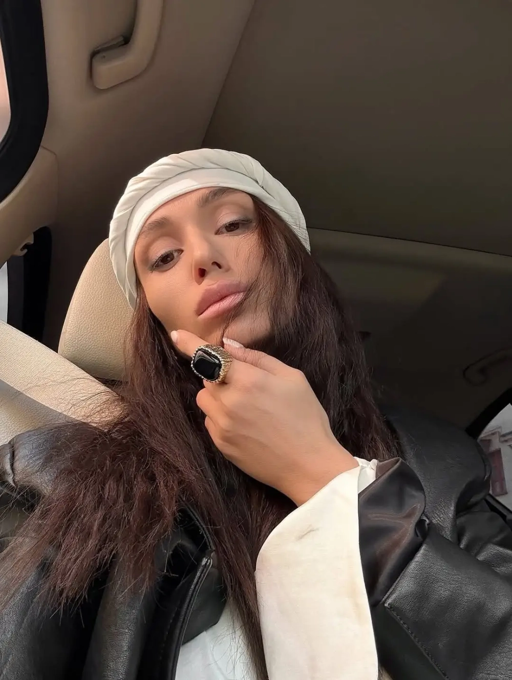 Кольцо под золото с крупным черным камнем