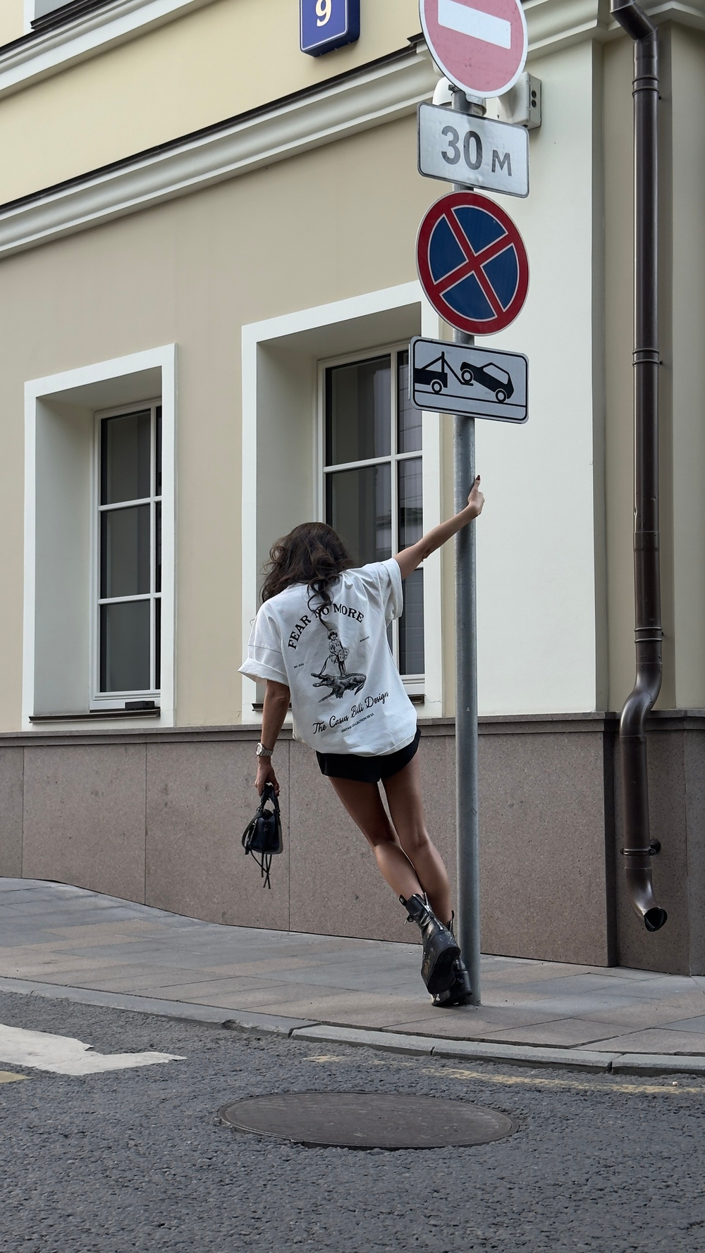 Футболка Fear No More молочная