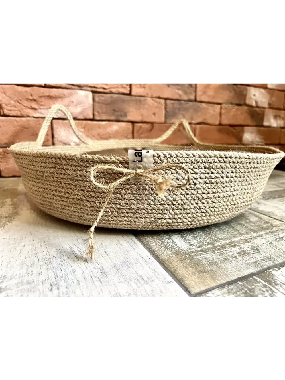 Лежанка плетёная для кошек и мелких пород собак из джута