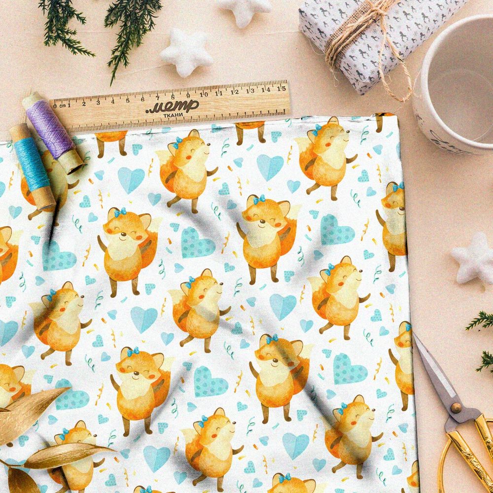 Ткань дюспо танцующие лисички и голубые сердечки на белом фоне