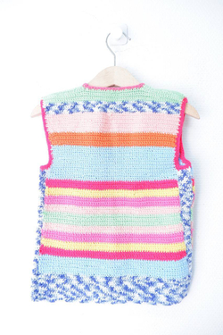 Жилетка радужного цвета на 3/4 года
