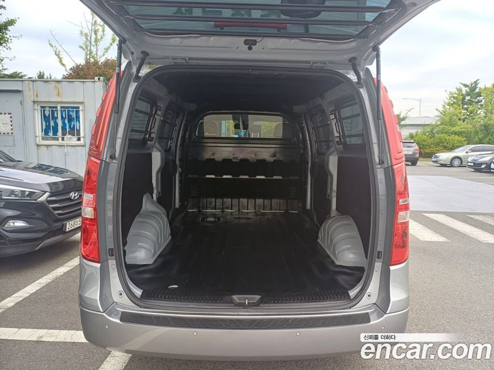 Hyundai The New Grand Starex Van 3-х местный (04.2021)