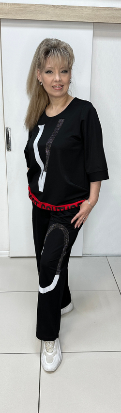 Черный костюм со стразовым принтом широкими штанишками