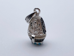 Ладанка из серебра/Чернение/С подвижным ухом/Со вставкой из зеленого фианита/Казанская