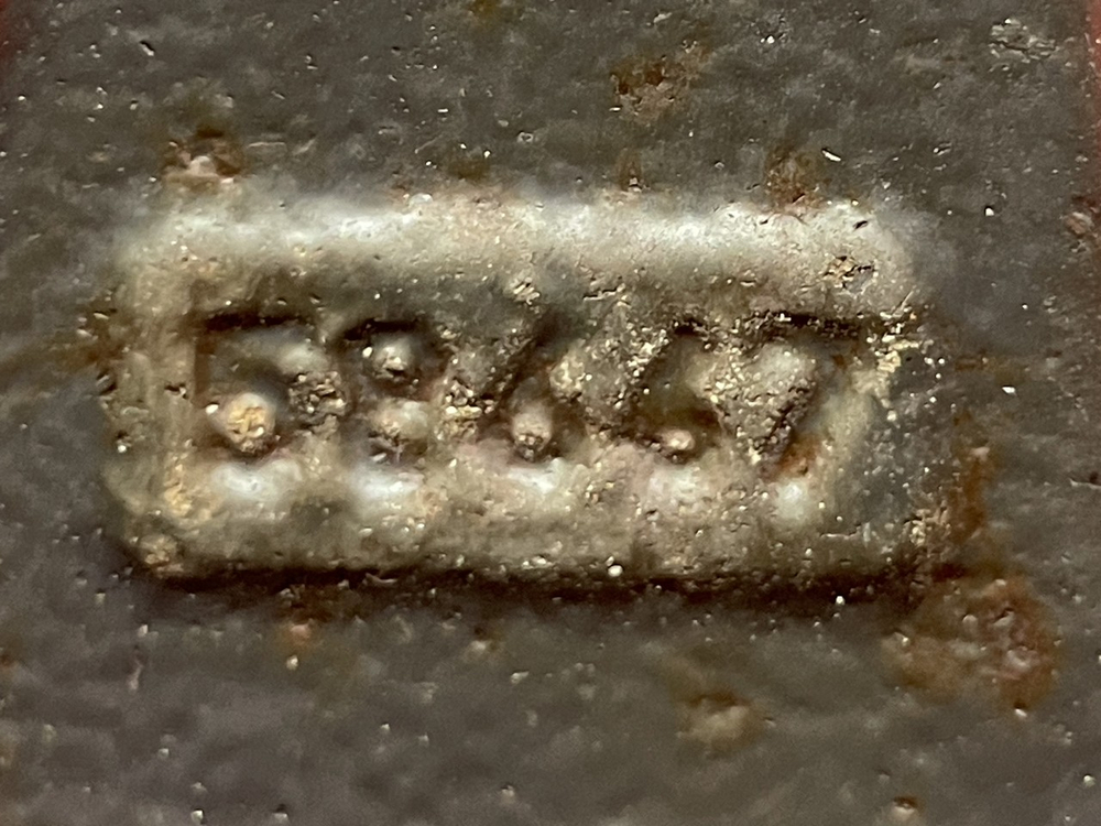 Кронштейн заднего амортизатора левый