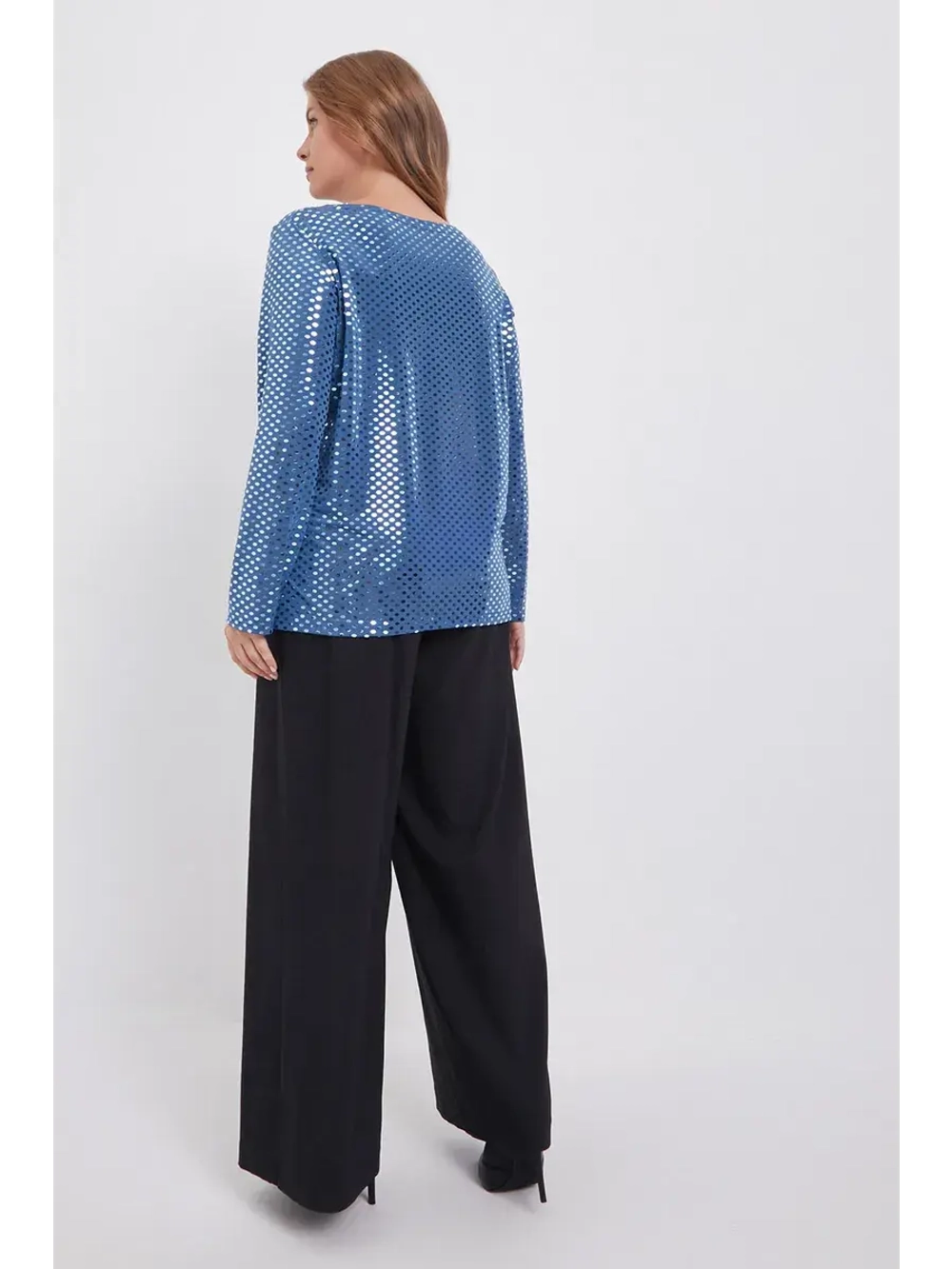 Блузка нарядная с пайетками