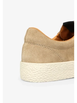 Кроссовки из 100% замши