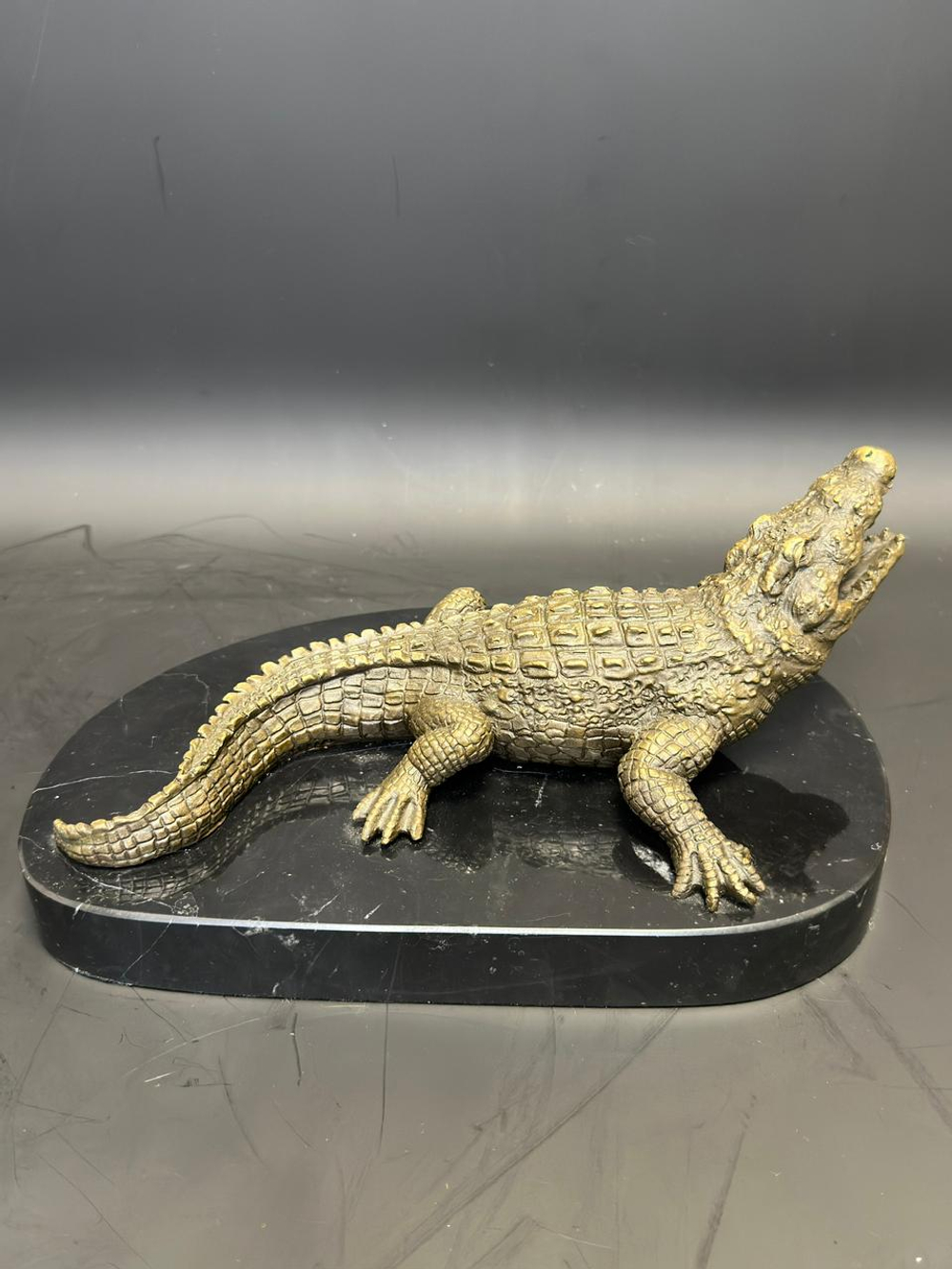 Бронзовая скульптура «Крокодил»