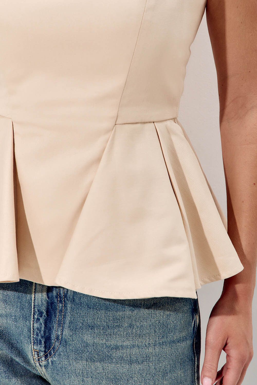 Корсет с баской из денима песочного цвета