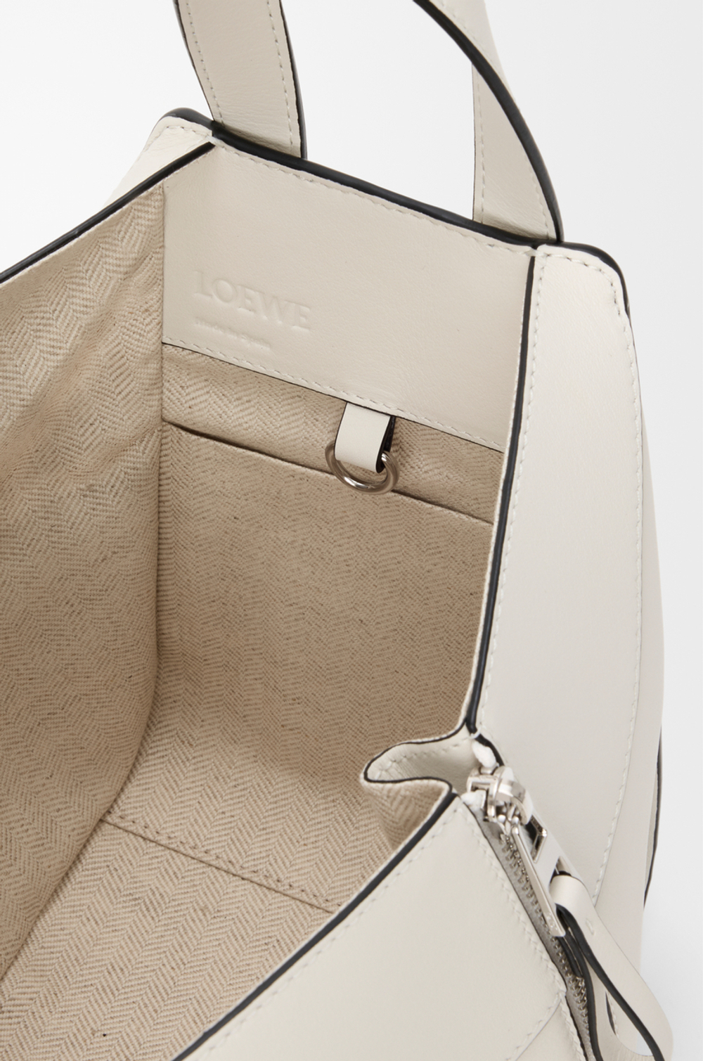 Loewe Компактная сумка Hammock Futurist Cat из классической телячьей кожи, экрю