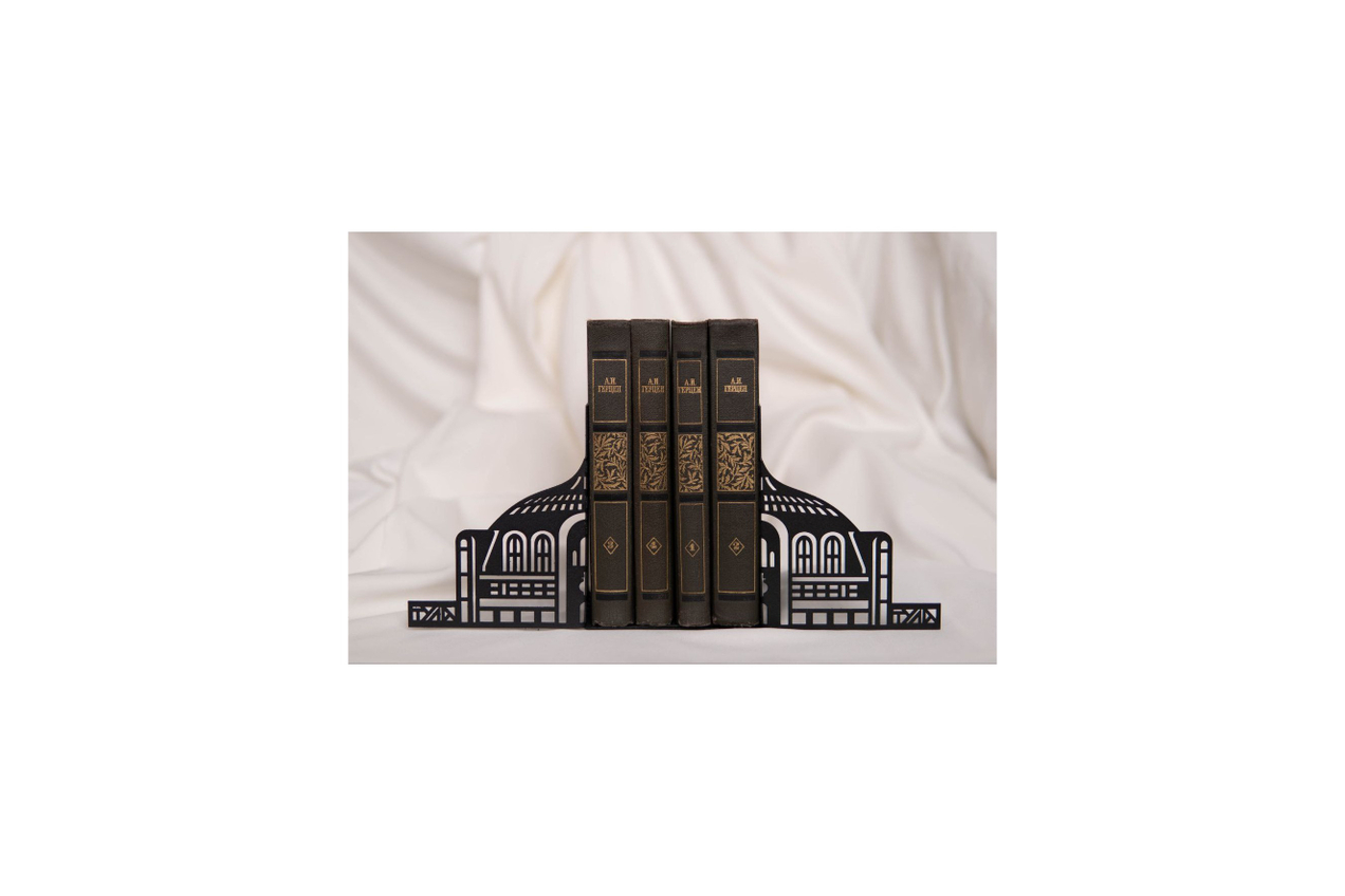 Подставка для книг «Шлем»