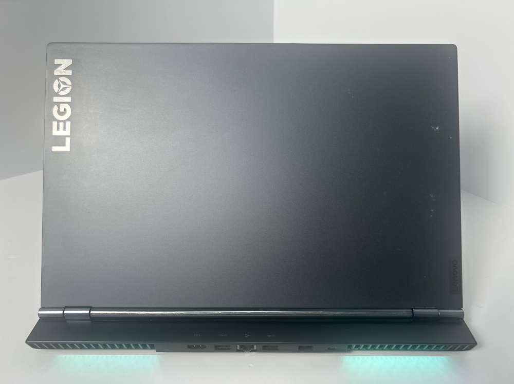 Ноутбук Lenovo Legion 7-15IMH05 (81YT005DRU) 15.6"/Intel Core i7-10750H/RAM 16GB/SSD 512GB/nVidia GeForce RTX 2060 6GB/1920*1080/IPS 144Hz/Windows 11/Подсветка кл-ры: RGB/Серый. Состояние: Уценка/царапина на матрице/потертости на тачпаде