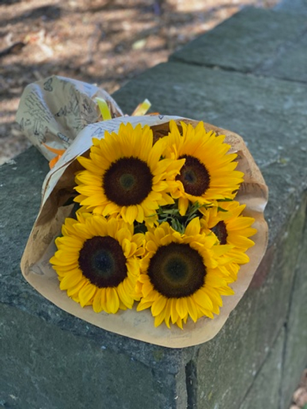 Букет из 5 подсолнухов